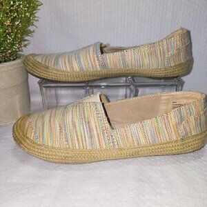 NINE WEST WOMENS SLIP ON FLATS, TEXTILE MULTICOLOR WEAVE SIZE 9 GUC